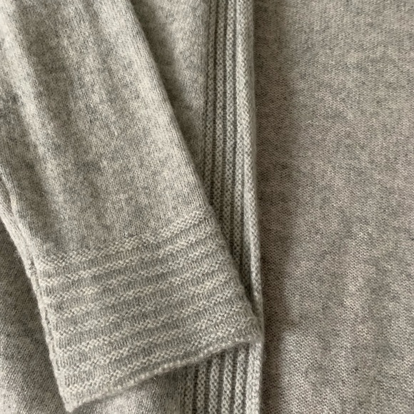 Soft grey cashmere sweater from Macy-worn a couple times - Picture 4 of 5